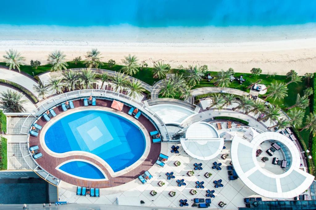 “Experience the Best of Both Worlds: 10 Nights in Abu Dhabi and the Maldives”