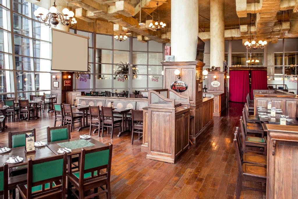 “Experience the Best of Both Worlds: 10 Nights in Abu Dhabi and the Maldives”