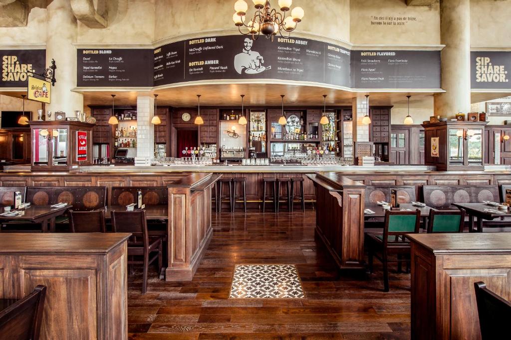 “Experience the Best of Both Worlds: 10 Nights in Abu Dhabi and the Maldives”