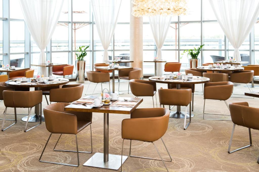 “Experience the Best of Both Worlds: 10 Nights in Abu Dhabi and the Maldives”