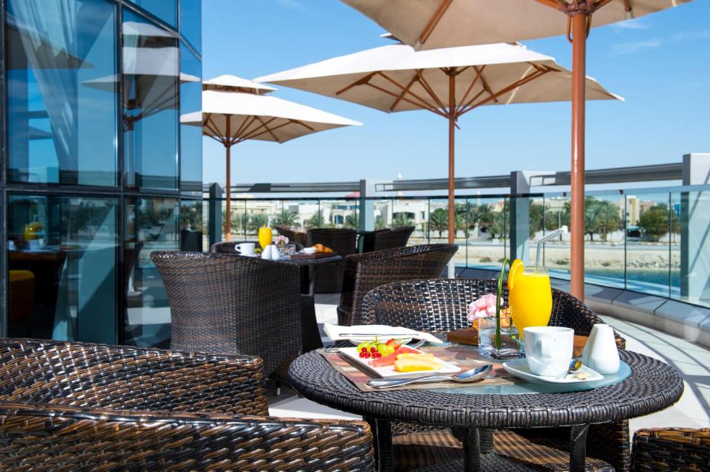 “Experience the Best of Both Worlds: 10 Nights in Abu Dhabi and the Maldives”