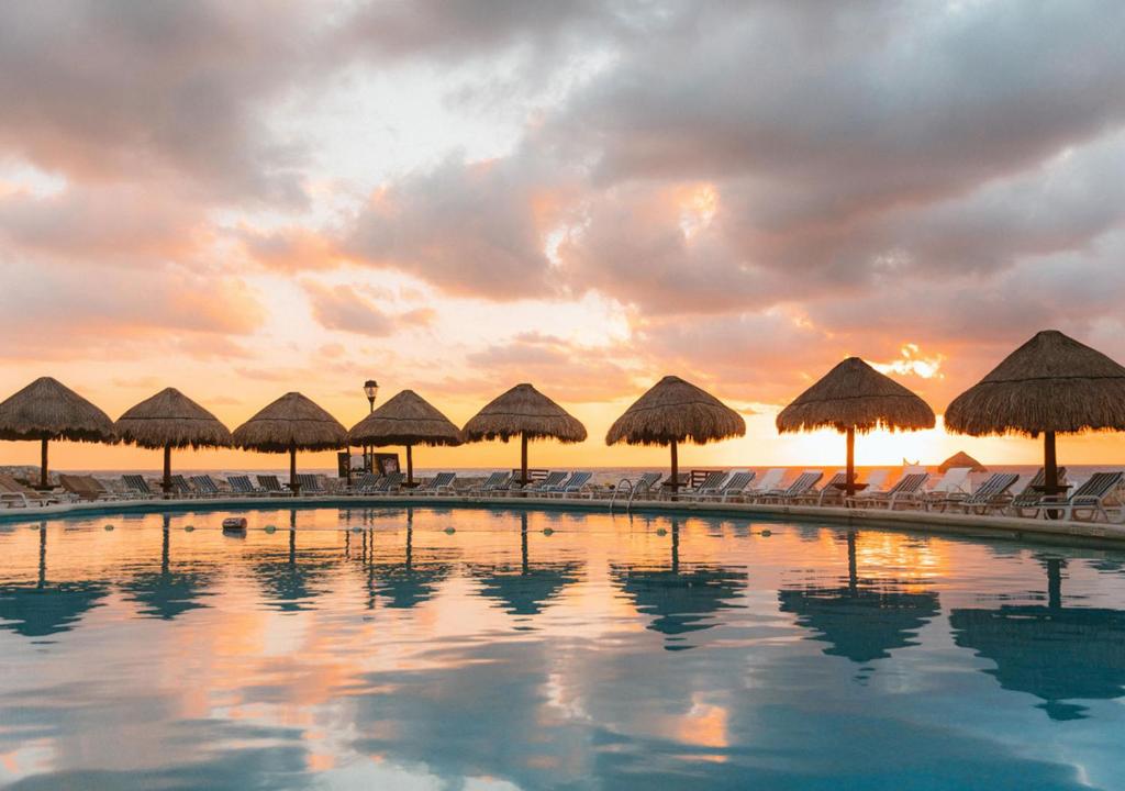 Twin Center Holiday Deal Orlando + Cancun10 Nights from £1,279