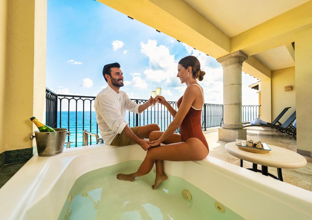 Twin Center Holiday Deal Orlando + Cancun10 Nights from £1,279