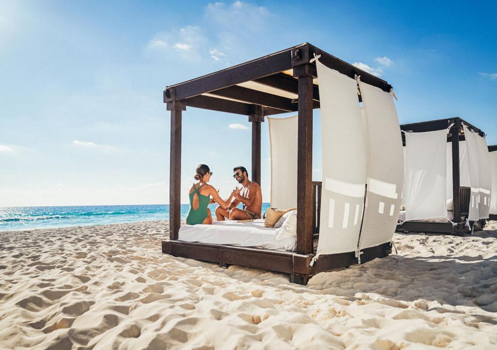 Twin Center Holiday Deal Orlando + Cancun10 Nights from £1,279