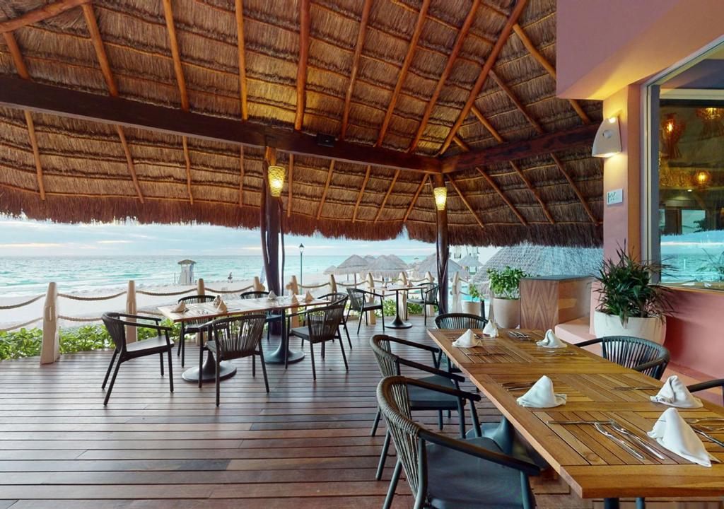 Twin Center Holiday Deal Orlando + Cancun10 Nights from £1,279