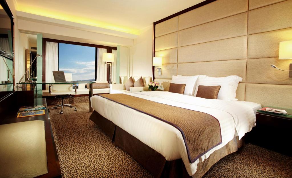 Embark on a 14-Night Asian Escape! Explore the vibrant streets of Hong Kong, the charm of Bangkok, the serenity of Chiang Mai, and the tropical paradise of Bali