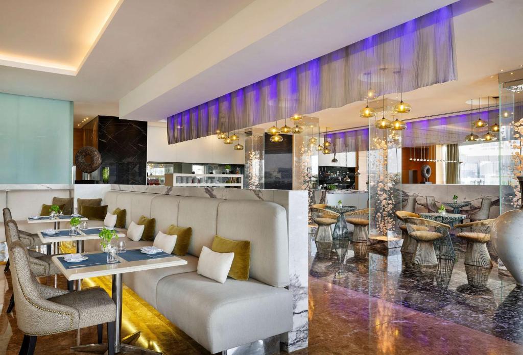 Soothing Holiday in the Maldives and Abu Dhabi