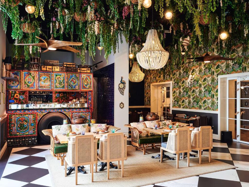 Ignite romance with a 10 Nights Stay at Varu by Atmosphere Water Villa with Pool Maldives and Fairmont Palm Dubai