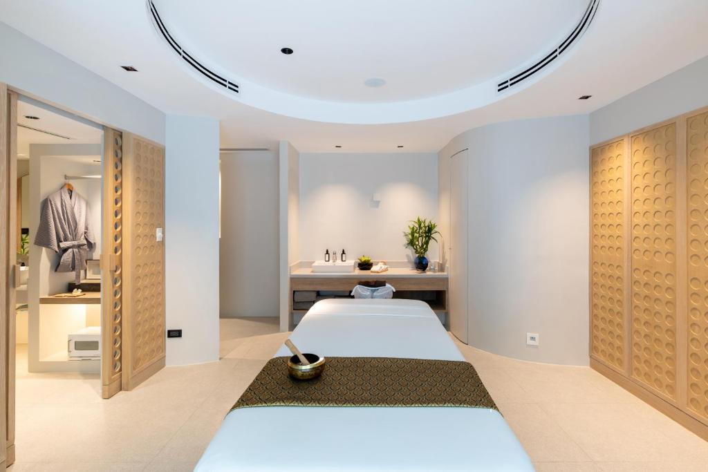 12-Night Multi-Center Thailand Escape! covering Bangkok, Koh Samui & Phuket! price starting from £1,299/PP