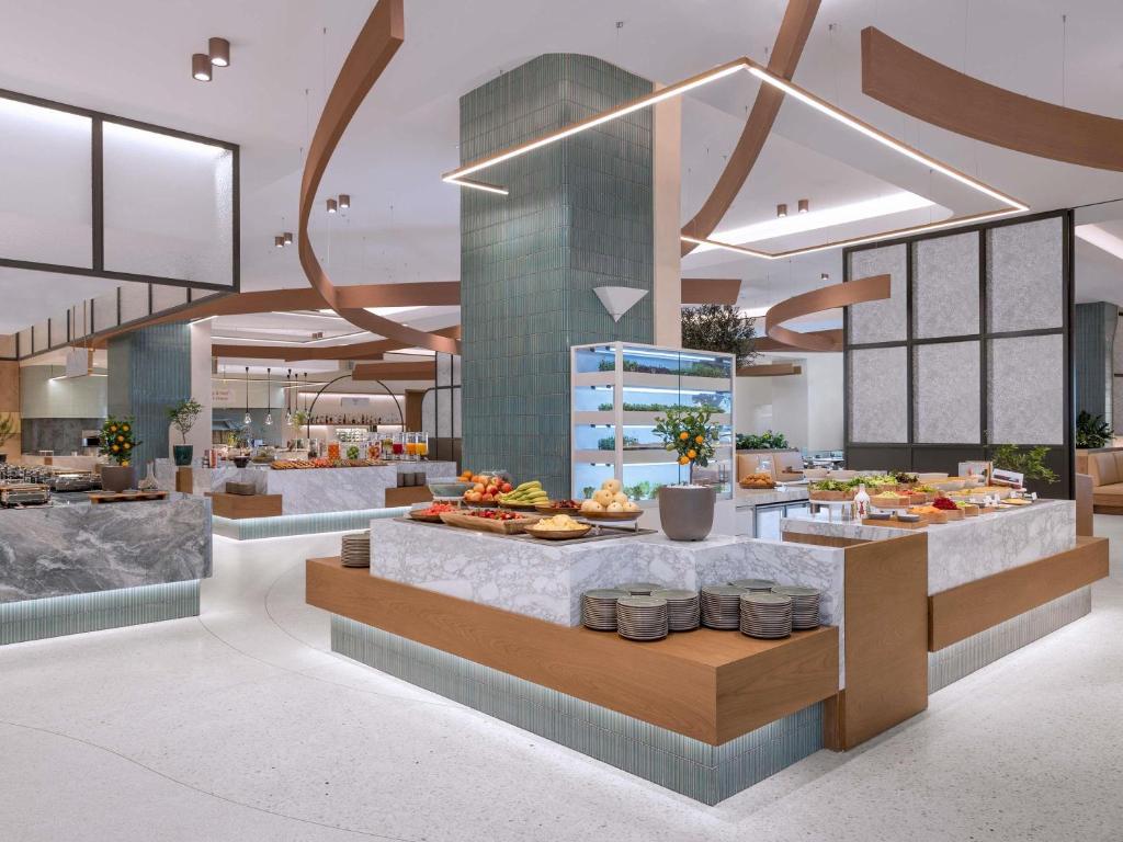 Ignite romance with a 10 Nights Stay at Varu by Atmosphere Water Villa with Pool Maldives and Fairmont Palm Dubai