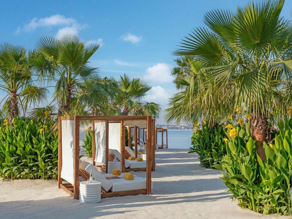 Ignite romance with a 10 Nights Stay at Varu by Atmosphere Water Villa with Pool Maldives and Fairmont Palm Dubai