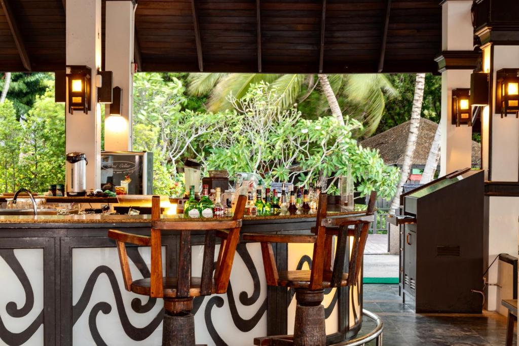 14 NIGHTS Incredible Thailand Multi-Centre PHUKET • PHI PHI • KRABI Price starting from £1,149pp