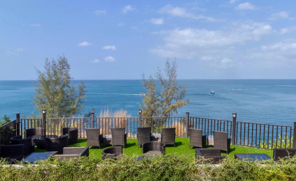 14 NIGHTS Incredible Thailand Multi-Centre PHUKET • PHI PHI • KRABI Price starting from £1,149pp