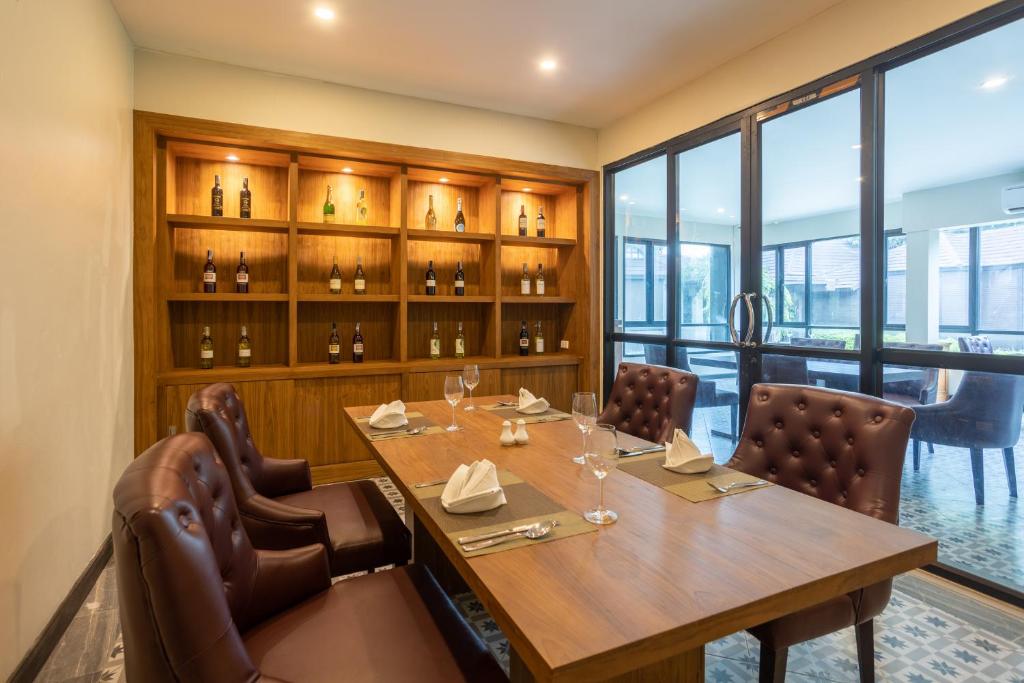 14 NIGHTS Incredible Thailand Multi-Centre PHUKET • PHI PHI • KRABI Price starting from £1,149pp