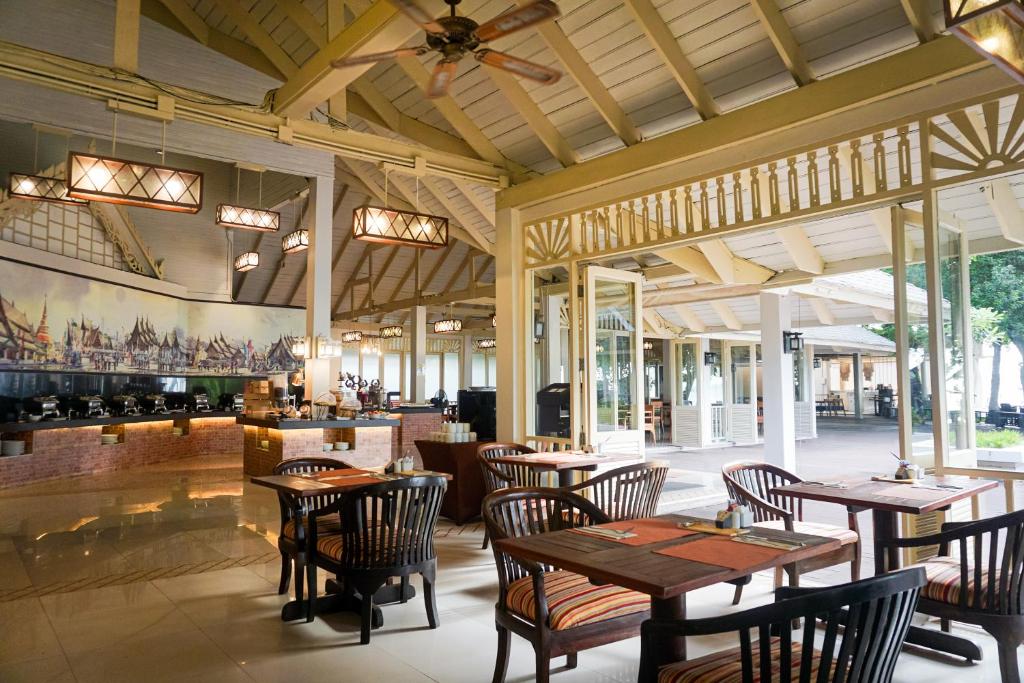 14 NIGHTS Incredible Thailand Multi-Centre PHUKET • PHI PHI • KRABI Price starting from £1,149pp