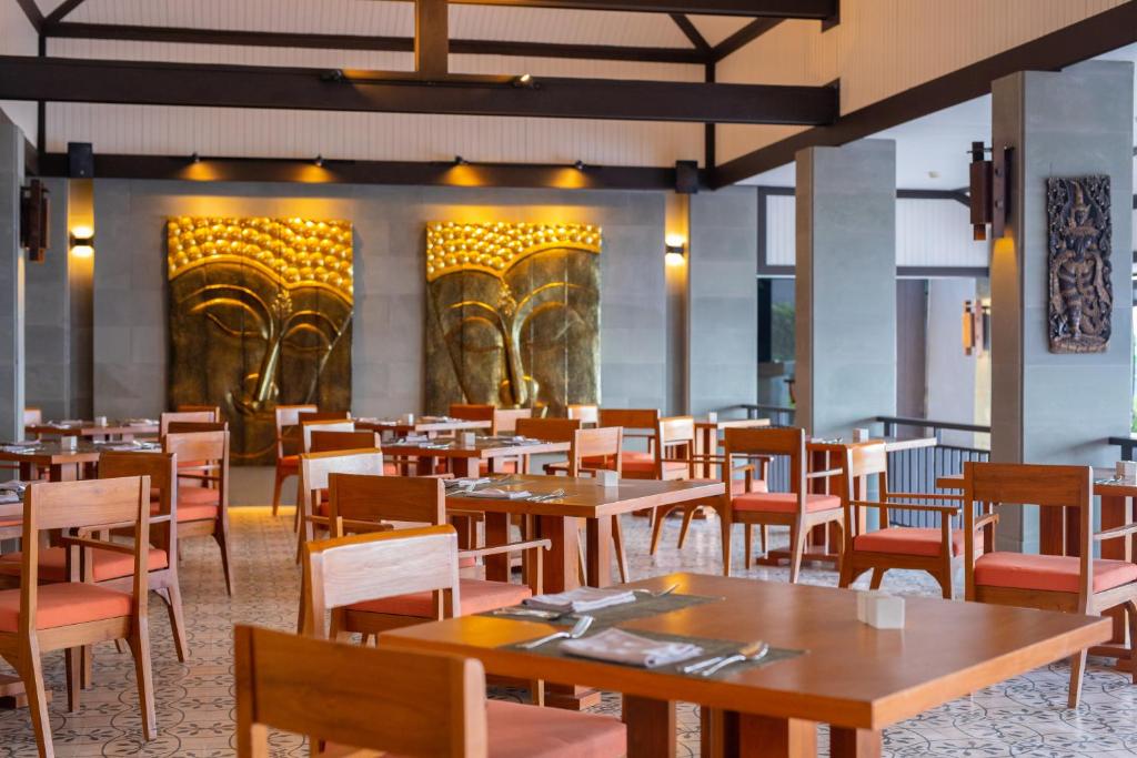 14 NIGHTS Incredible Thailand Multi-Centre PHUKET • PHI PHI • KRABI Price starting from £1,149pp