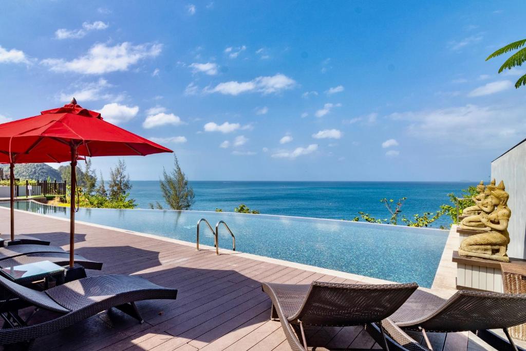 14 NIGHTS Incredible Thailand Multi-Centre PHUKET • PHI PHI • KRABI Price starting from £1,149pp
