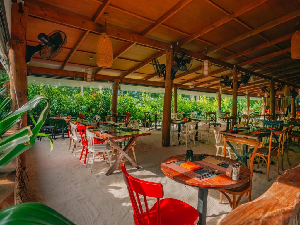07 NIghts Holiday at Oaga Art Resort Maldives with Veyoge Gallery Pool Villa