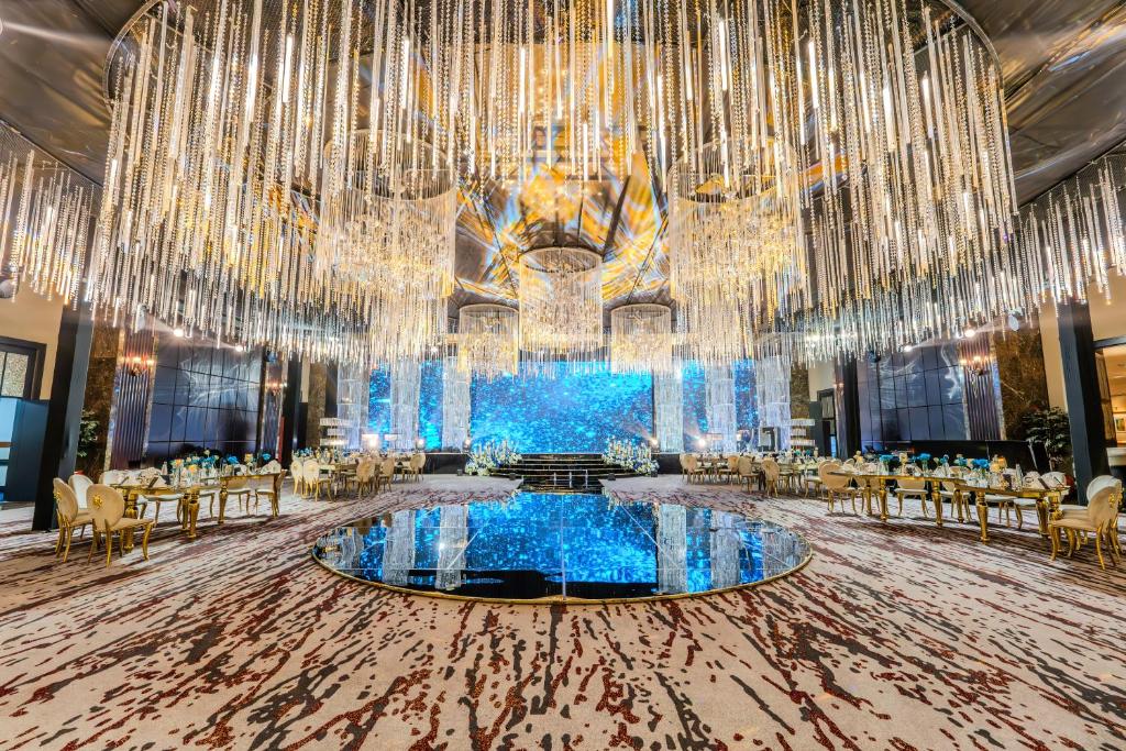 Experience 5 Nights of Luxury at F1 Abu Dhabi Prix