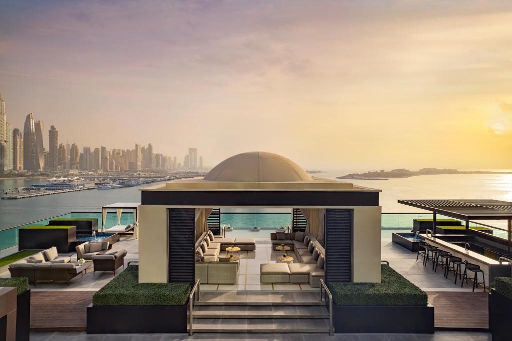 THREE INCREDIBLE EXPERIENCES. ONE UNFORGETTABLE HOLIDAY. PALM JUMEIRAH + CAPE TOWN + BIG 5 SAFARI 10 NIGHTS FROM JUST £2,399PP!