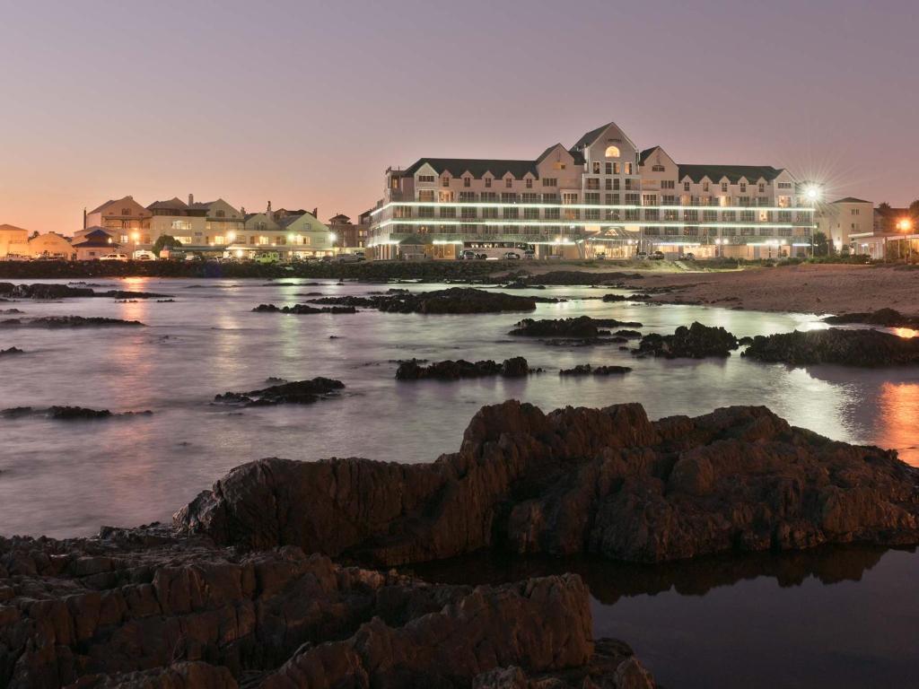 14 Nights African Multi-Center Cape Town, Victoria Falls, and Zanzibar. Experience the Best of Africa with this Unforgettable Adventure for Only in £ 2399pp