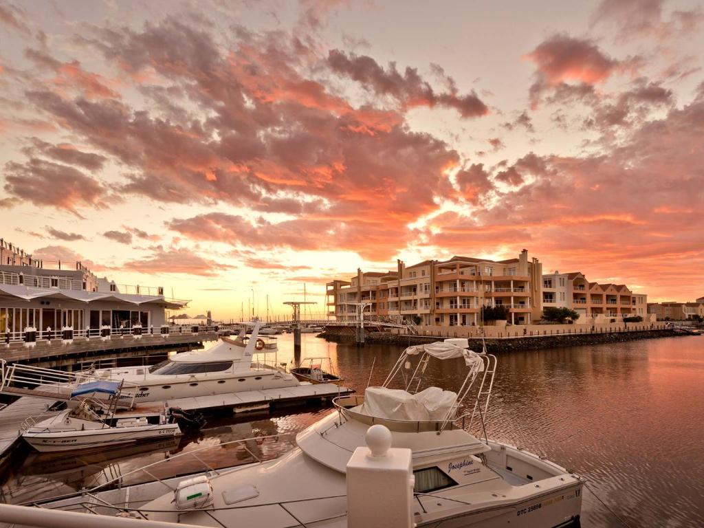 14 Nights African Multi-Center Cape Town, Victoria Falls, and Zanzibar. Experience the Best of Africa with this Unforgettable Adventure for Only in £ 2399pp