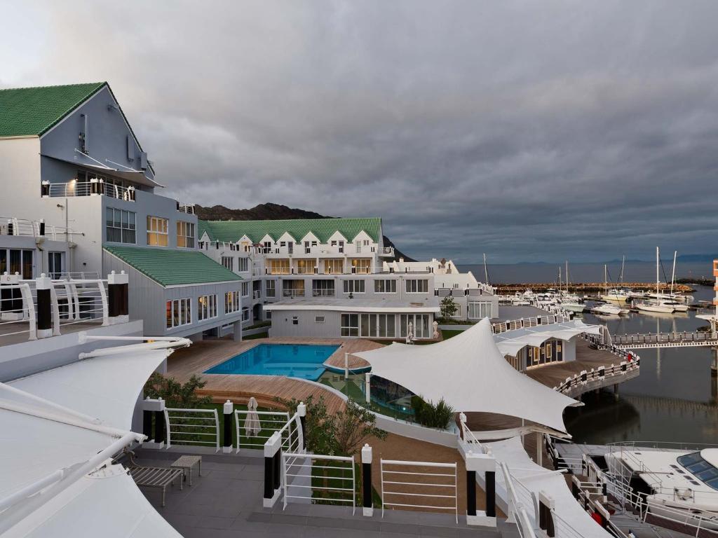 14 Nights African Multi-Center Cape Town, Victoria Falls, and Zanzibar. Experience the Best of Africa with this Unforgettable Adventure for Only in £ 2399pp