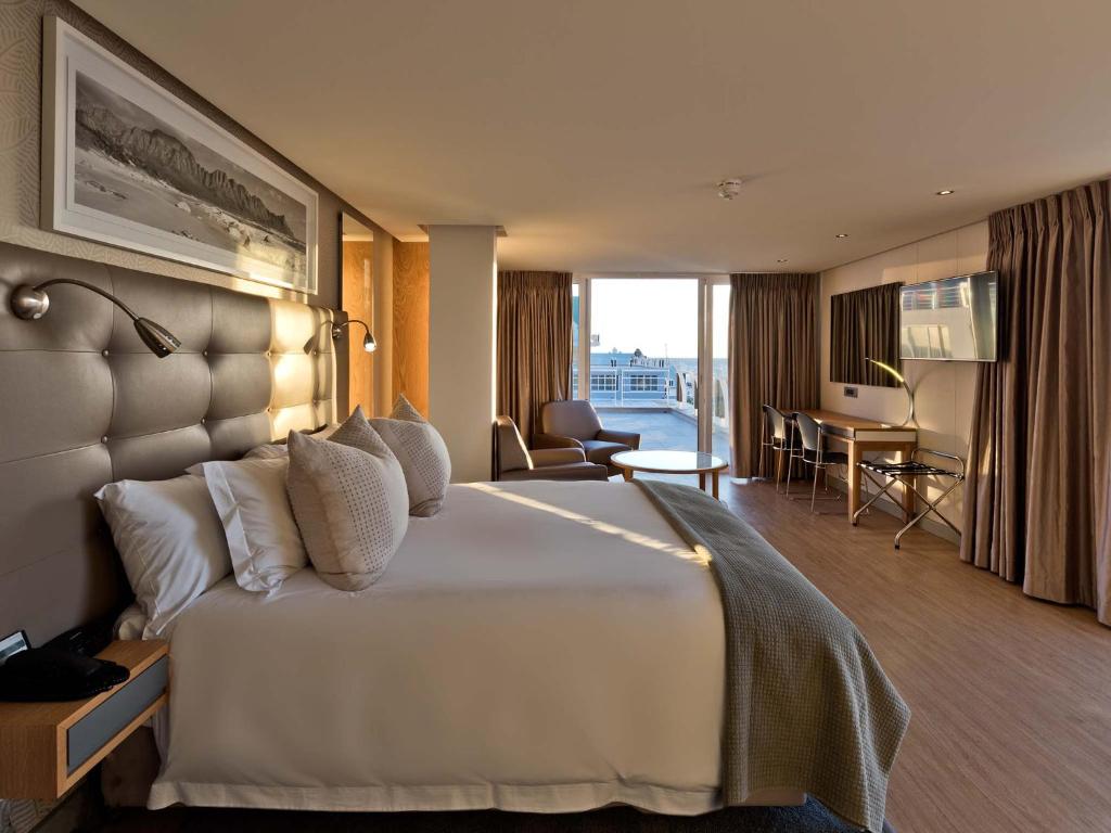 14 Nights African Multi-Center Cape Town, Victoria Falls, and Zanzibar. Experience the Best of Africa with this Unforgettable Adventure for Only in £ 2399pp