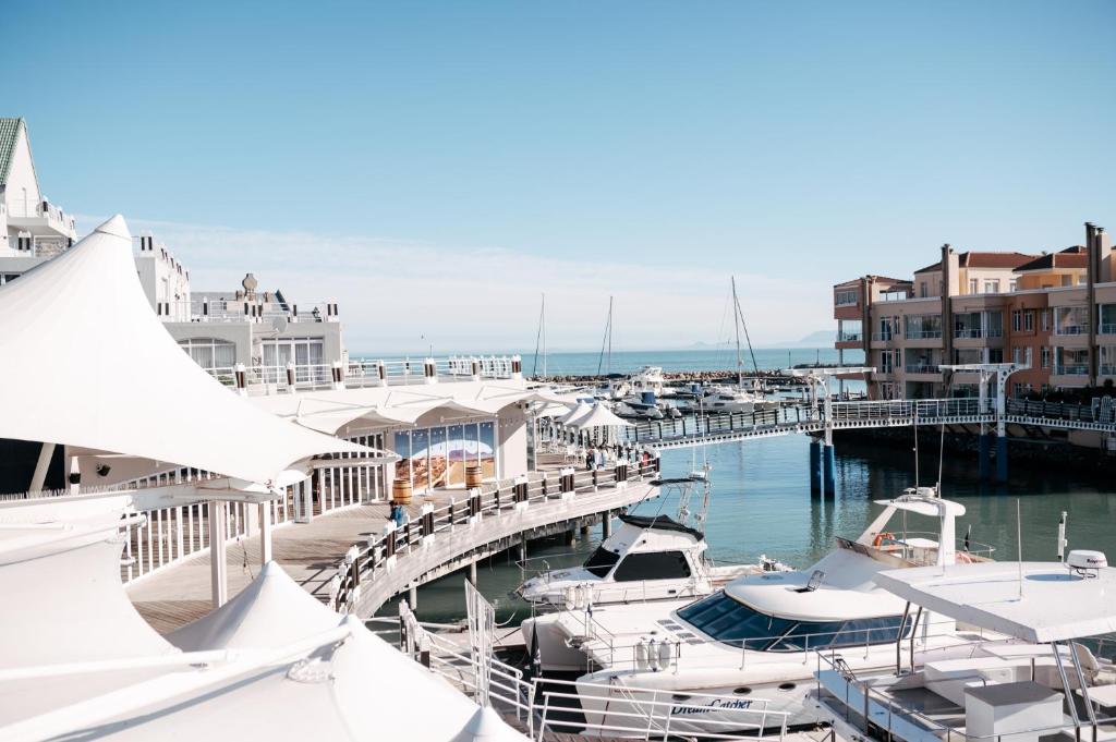 14 Nights African Multi-Center Cape Town, Victoria Falls, and Zanzibar. Experience the Best of Africa with this Unforgettable Adventure for Only in £ 2399pp