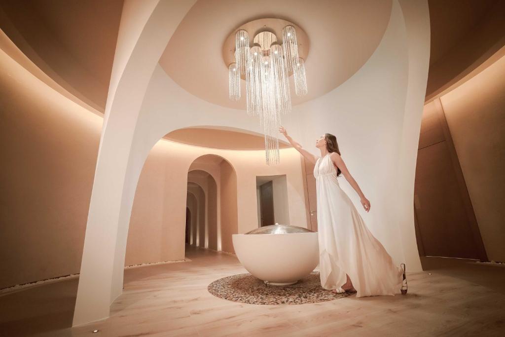 Ignite romance with a 10 Nights Stay at Varu by Atmosphere Water Villa with Pool Maldives and Fairmont Palm Dubai