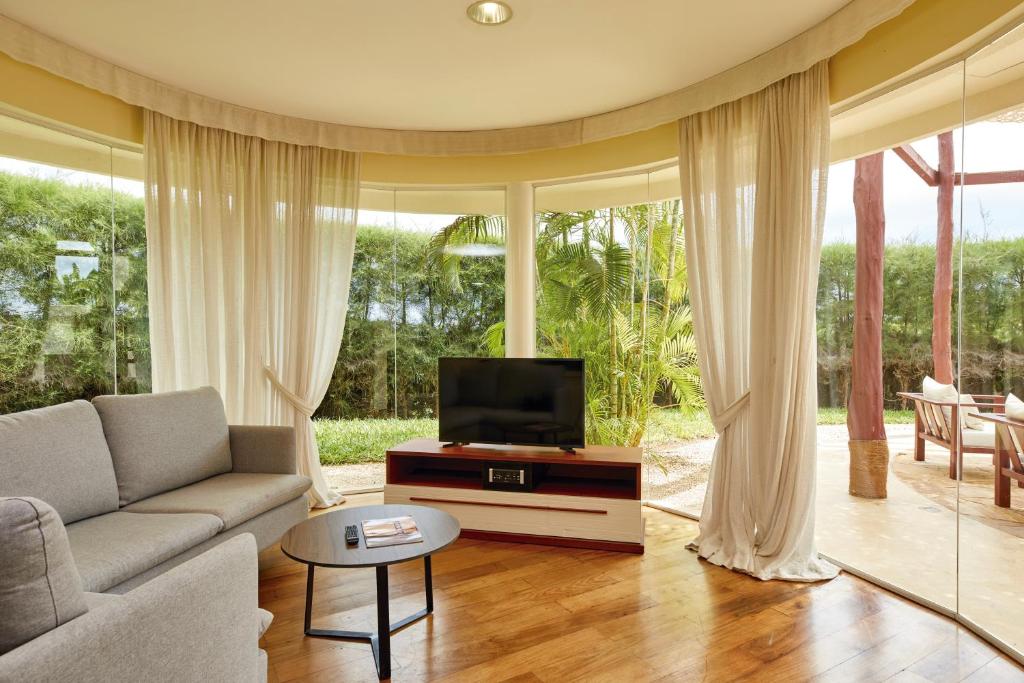 TANZANIA SAFARI (TARANGIRE & NGORONGORO) + ZANZIBAR BEACH – 10 NIGHTS FROM £2,799pp