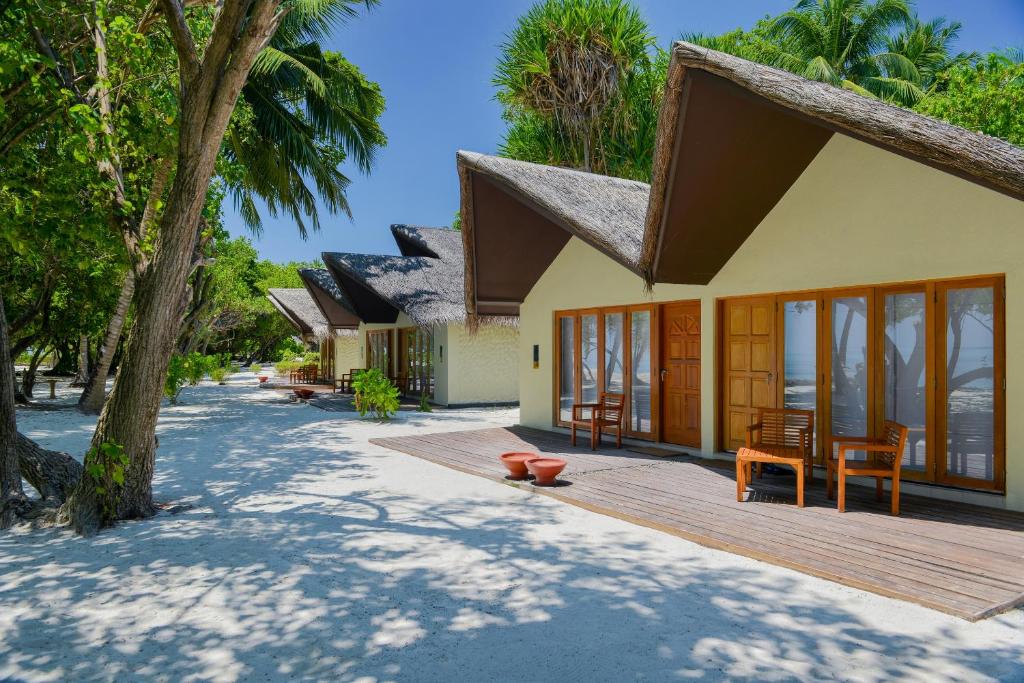 Dream Maldives Getaway: 7 Nights Adaaran Select Hudhuranfushi All Inclusive Premium Combined Return Speedboat Transfer included Price starting from £1,599pp