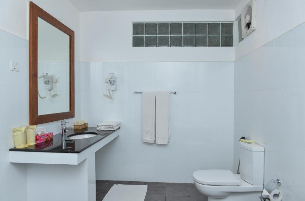 Dream Maldives Getaway: 7 Nights Adaaran Select Hudhuranfushi All Inclusive Premium Combined Return Speedboat Transfer included Price starting from £1,599pp