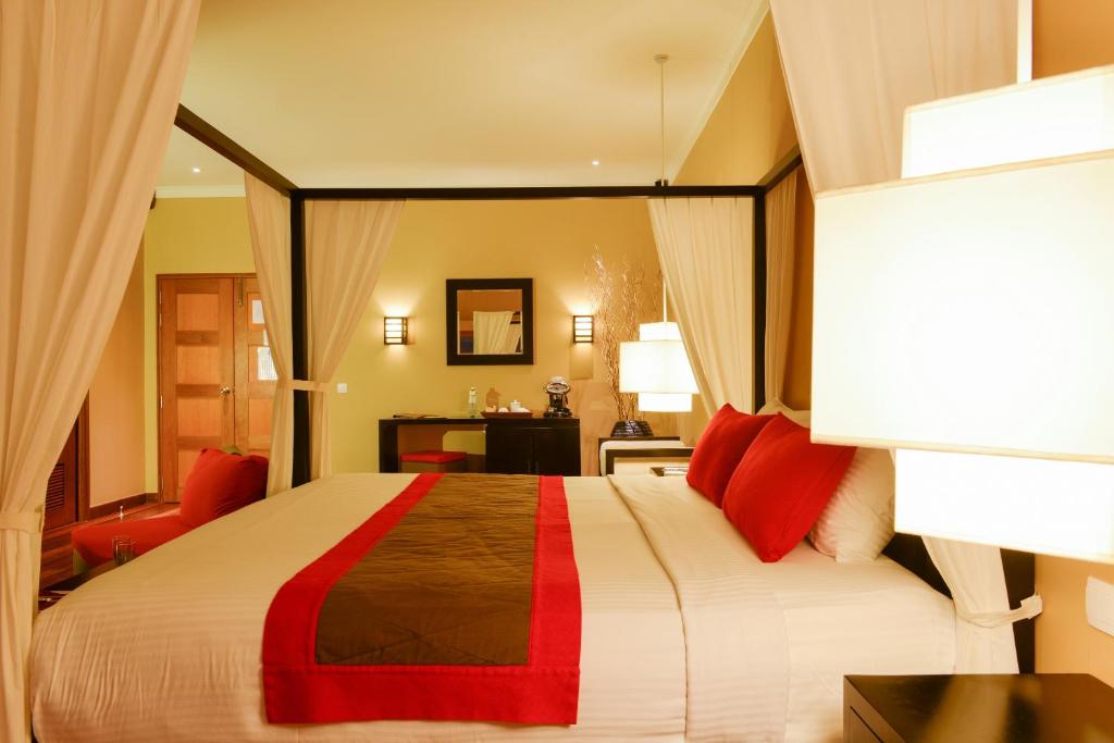 Dream Maldives Getaway: 7 Nights Adaaran Select Hudhuranfushi All Inclusive Premium Combined Return Speedboat Transfer included Price starting from £1,599pp