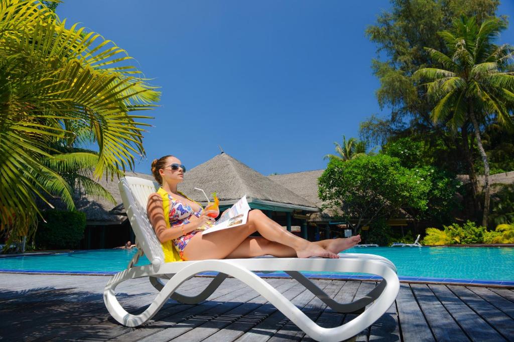 Dream Maldives Getaway: 7 Nights Adaaran Select Hudhuranfushi All Inclusive Premium Combined Return Speedboat Transfer included Price starting from £1,599pp