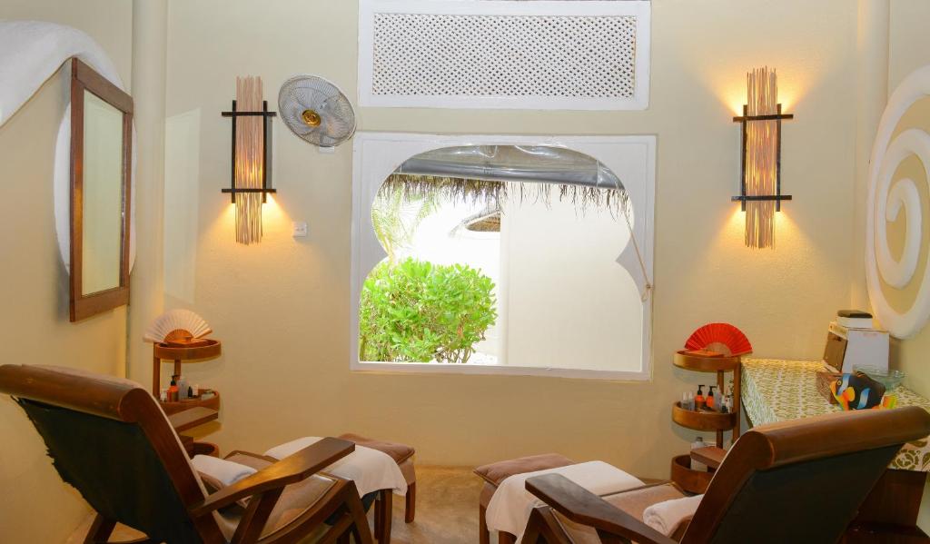 Dream Maldives Getaway: 7 Nights Adaaran Select Hudhuranfushi All Inclusive Premium Combined Return Speedboat Transfer included Price starting from £1,599pp