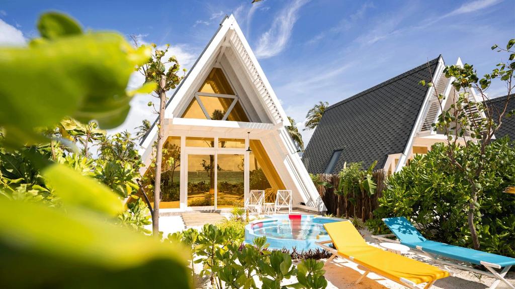 07 NIghts Holiday at Oaga Art Resort Maldives with Veyoge Gallery Pool Villa