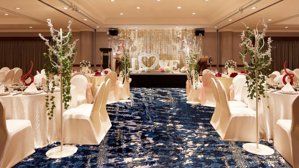 10-Night Luxury City Holiday in Dubai, Singapore, and Bali with Breakfast