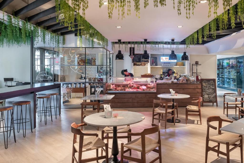 “Unforgettable: 10 Night Holiday in Dubai and the Maldives with Premium All Inclusive Signature Plan”