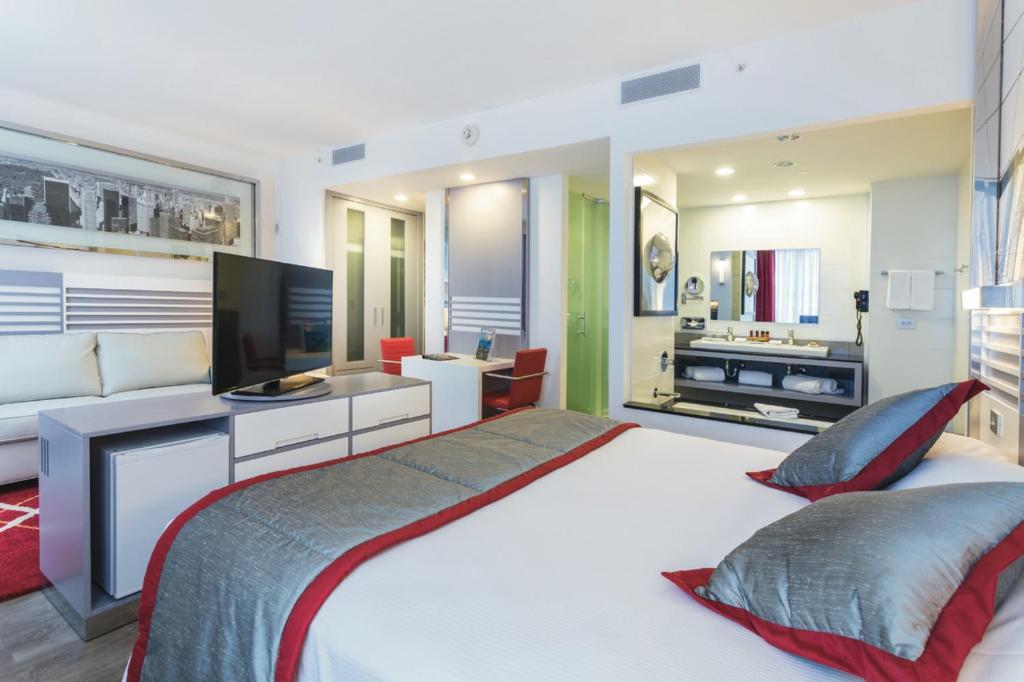 10 Nights Holiday at Iceland, Niagara Falls, and New york