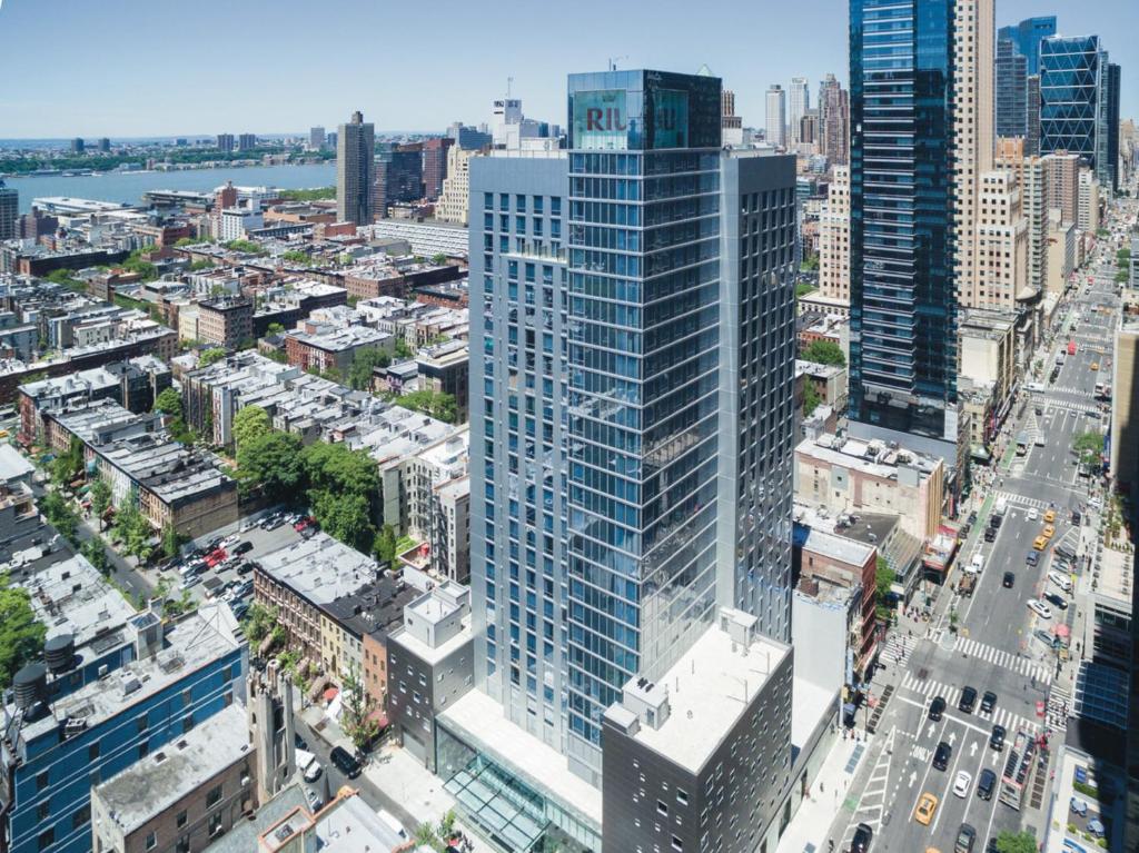 10 Nights Holiday at Iceland, Niagara Falls, and New york