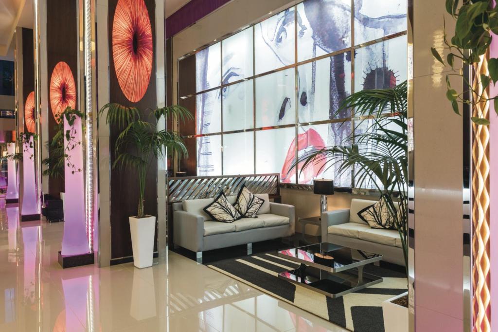 10 Nights Holiday at Iceland, Niagara Falls, and New york