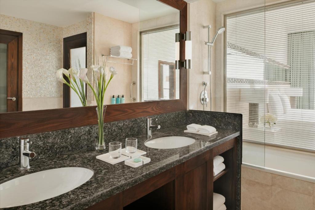 “Unforgettable: 10 Night Holiday in Dubai and the Maldives with Premium All Inclusive Signature Plan”