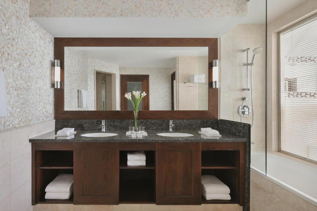 “Unforgettable: 10 Night Holiday in Dubai and the Maldives with Premium All Inclusive Signature Plan”