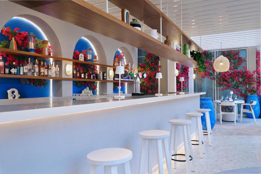 “Unforgettable: 10 Night Holiday in Dubai and the Maldives with Premium All Inclusive Signature Plan”