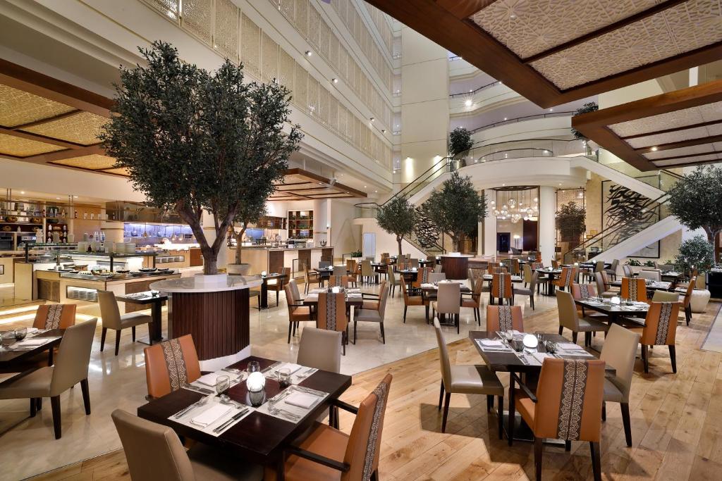 Experience 5 Nights of Luxury at F1 Abu Dhabi Prix