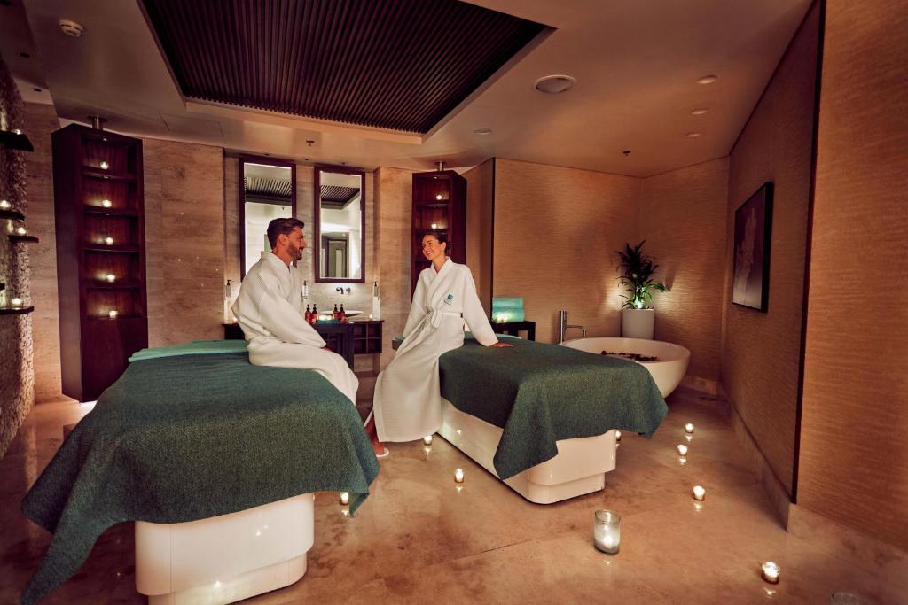 Experience 5 Nights of Luxury at F1 Abu Dhabi Prix