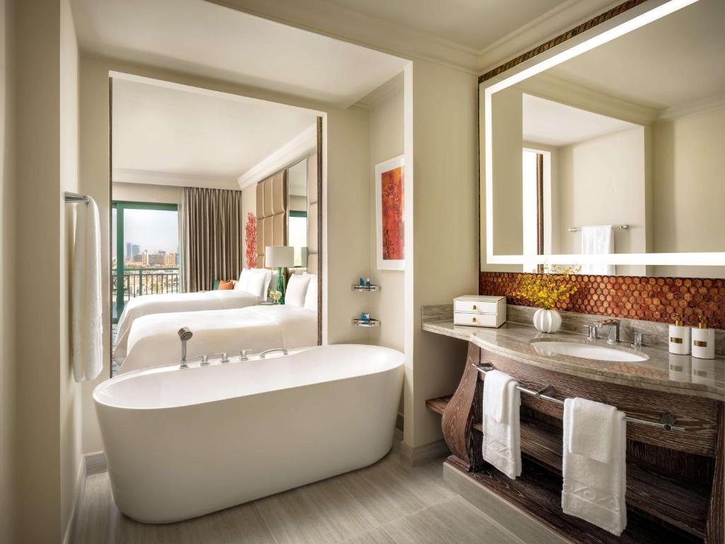 03 Nights Holiday Deal at Atlantis The Royal Dubai with Seascape King Room