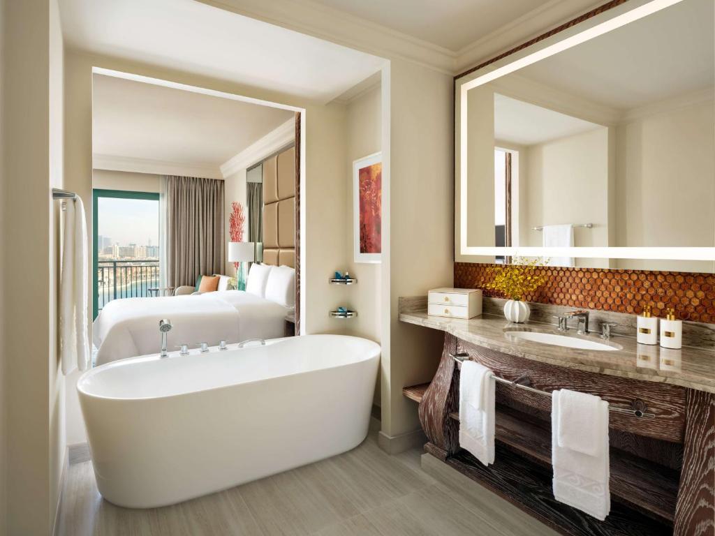 03 Nights Holiday Deal at Atlantis The Royal Dubai with Seascape King Room
