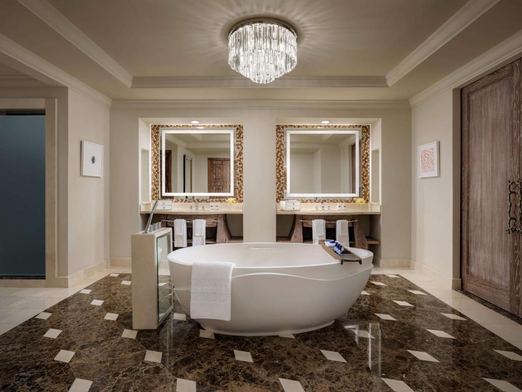 03 Nights Holiday Deal at Atlantis The Royal Dubai with Seascape King Room